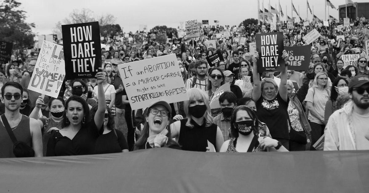 Thousands in U.S. march beneath ‘Ban Off Our Bodies’ banner for abortion rights